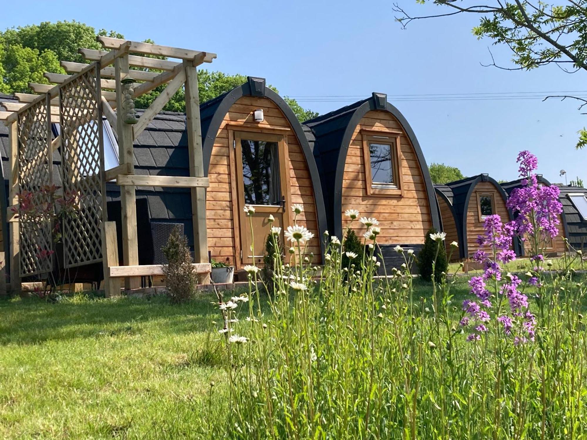 Hotel Rabbit Glamping Pod School House Farm Leighton  Zewnętrze zdjęcie